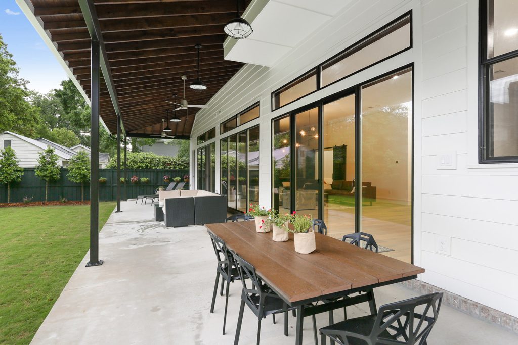 Elmeer house outdoor patio